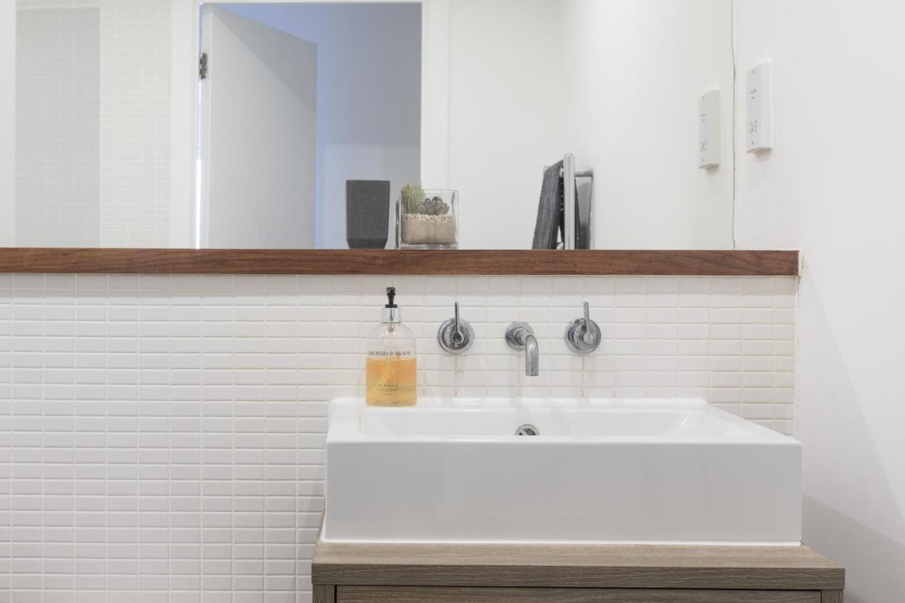 Luxury 2-Bed Flat Parking And Close To The Tube Londra Esterno foto