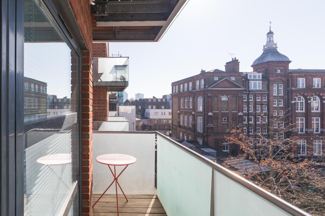 Luxury 2-Bed Flat Parking And Close To The Tube Londra Esterno foto