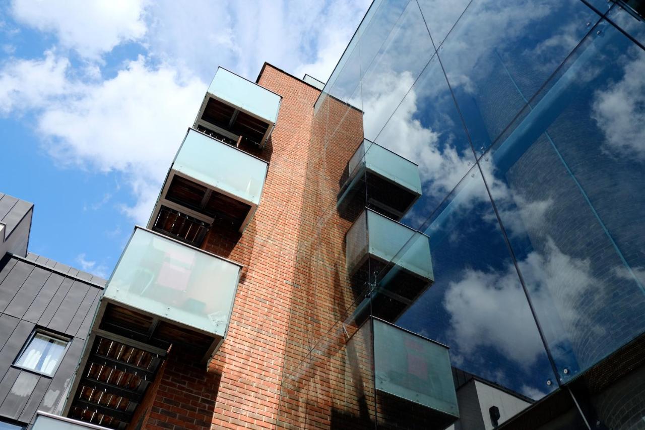 Luxury 2-Bed Flat Parking And Close To The Tube Londra Esterno foto