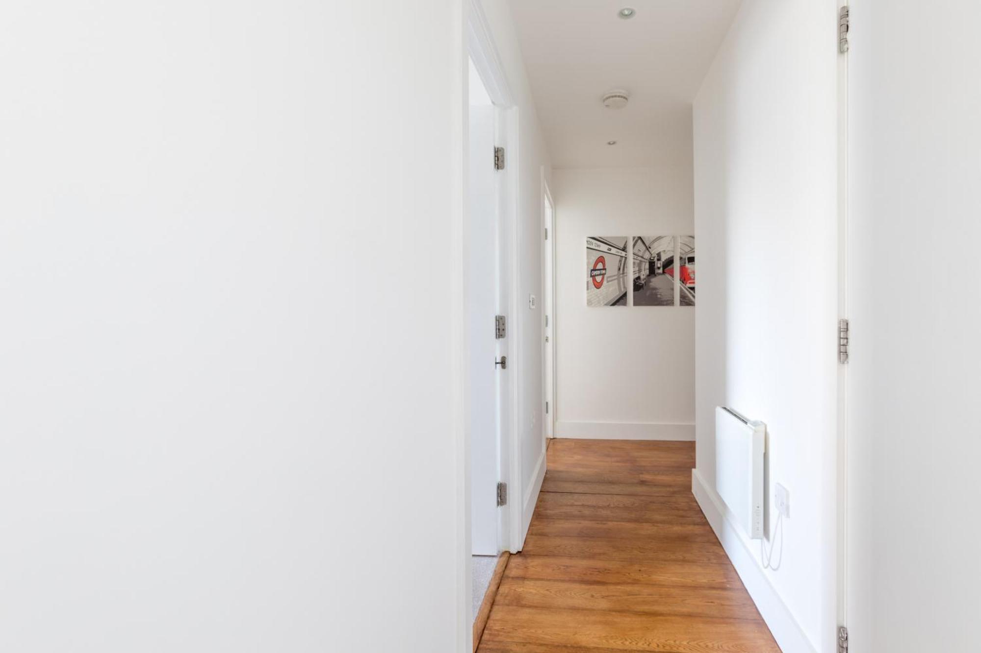 Luxury 2-Bed Flat Parking And Close To The Tube Londra Esterno foto