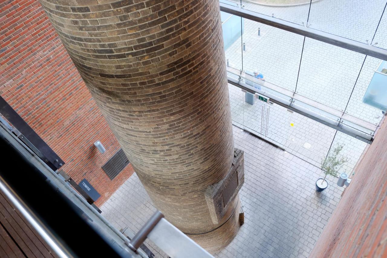 Luxury 2-Bed Flat Parking And Close To The Tube Londra Esterno foto